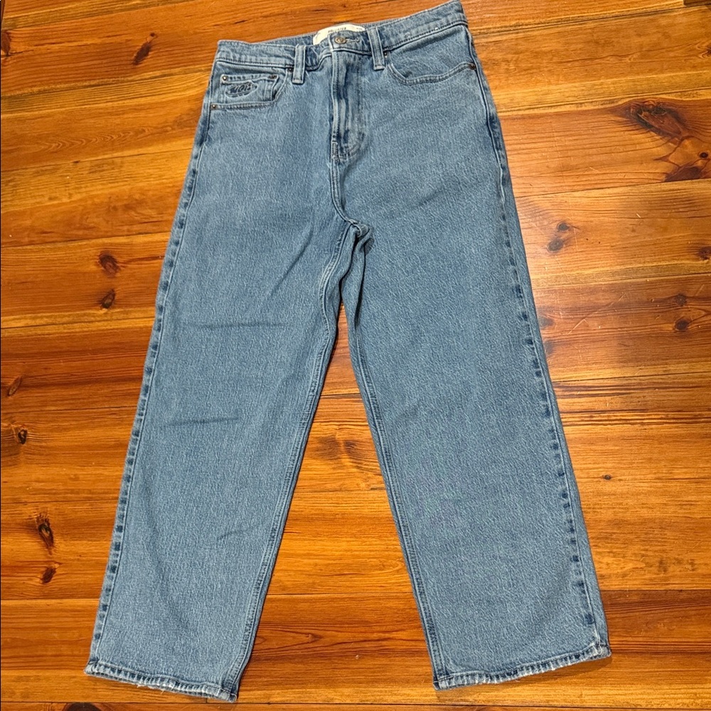 Hollister Medium Wash Embroidered Baggy Jeans 28x28